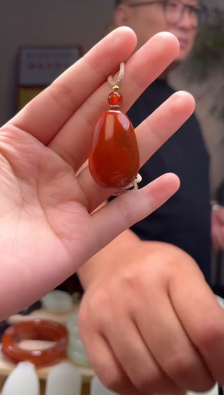 颈饰未镶嵌南红玛瑙吊坠
