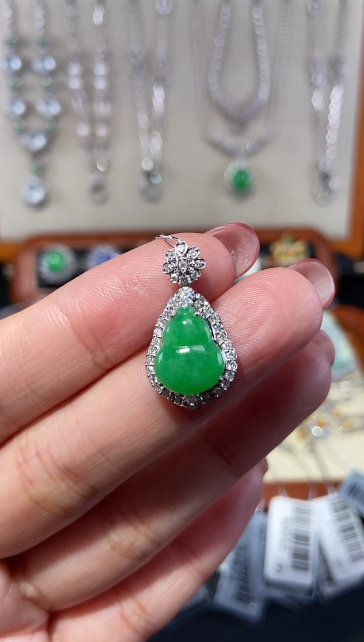 【闪购商品】翡翠颈饰18K金镶嵌吊坠