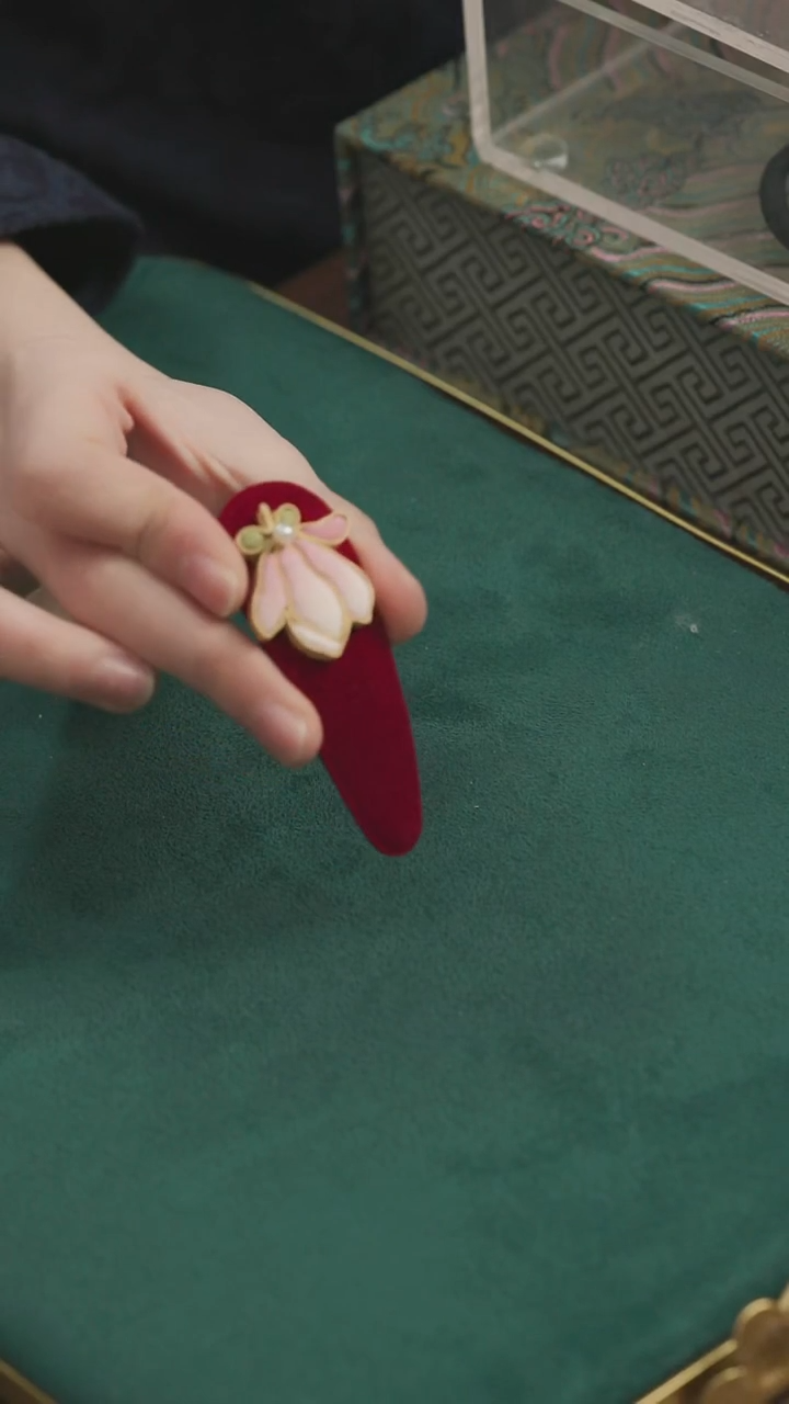 刺绣湘传礼盘扣发夹