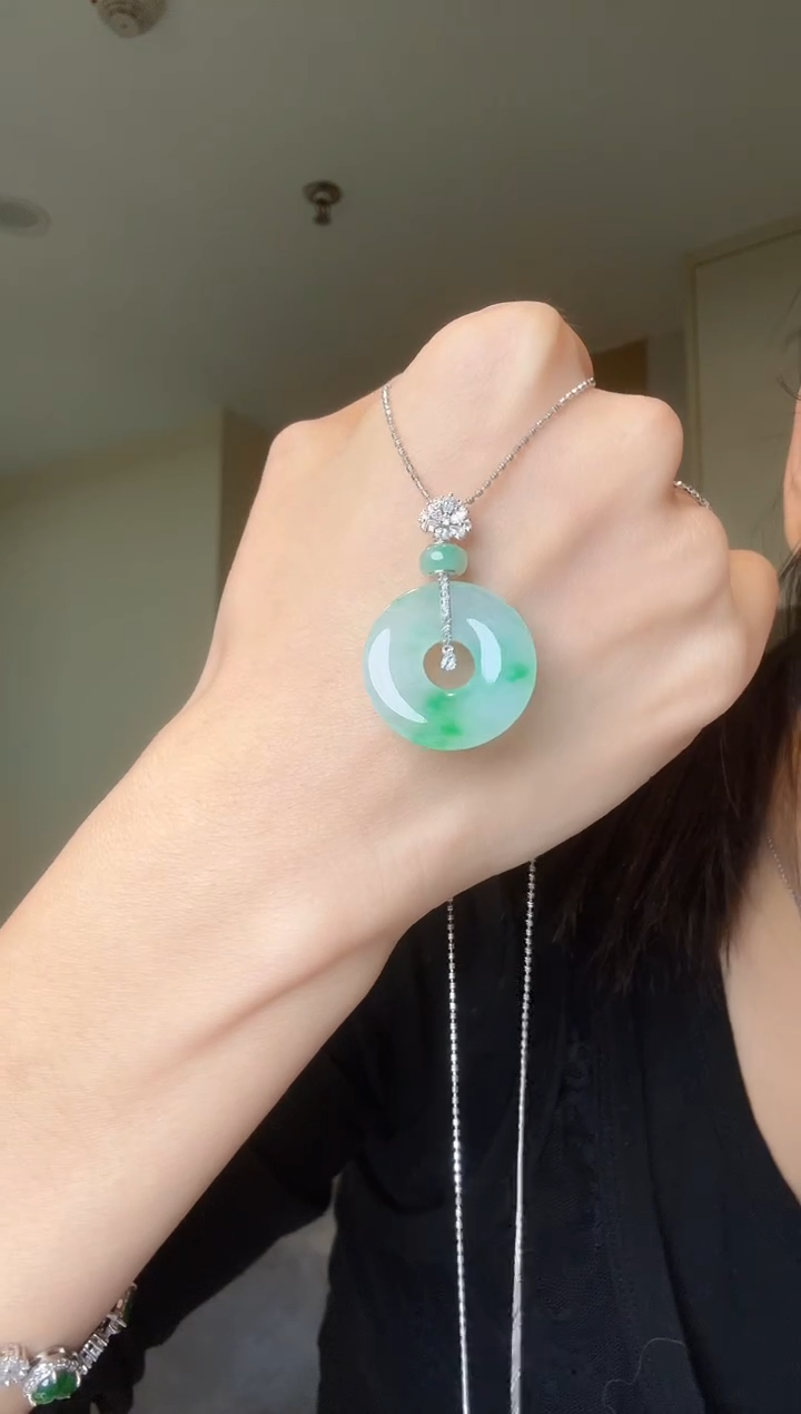 【闪购商品】翡翠吊坠(不含链)18K金镶嵌天然翡翠吊坠