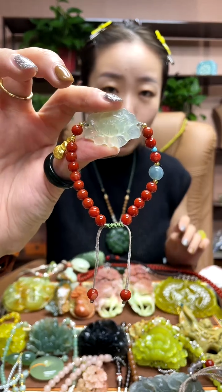 未镶嵌岫玉吊坠多样性发货发其中之一