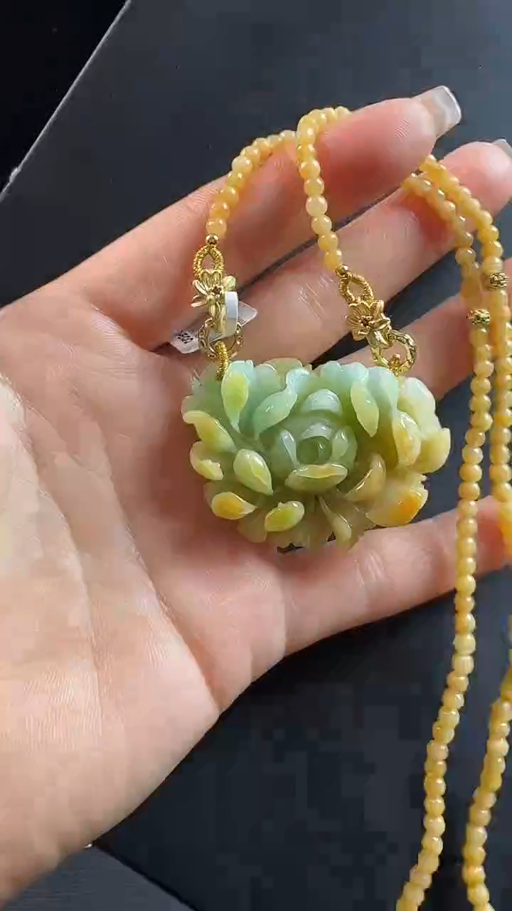颈饰未镶嵌翡翠花牌