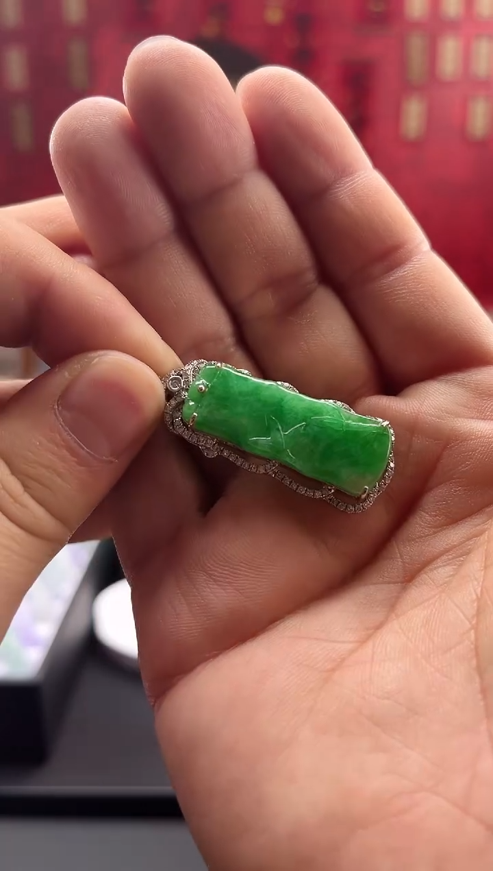 【闪购商品】翡翠颈饰18K金镶嵌吊坠
