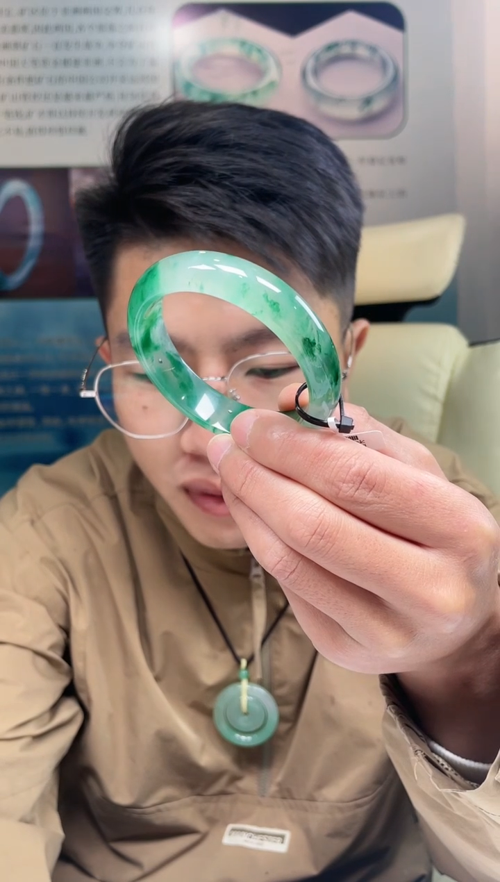 【闪购商品】石英质玉手镯未镶嵌非洲翠手镯多样性发货