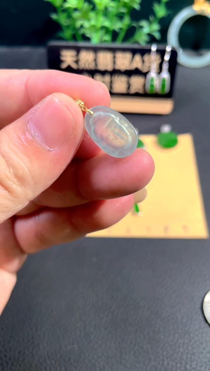 颈饰18K金镶嵌翡翠翡翠