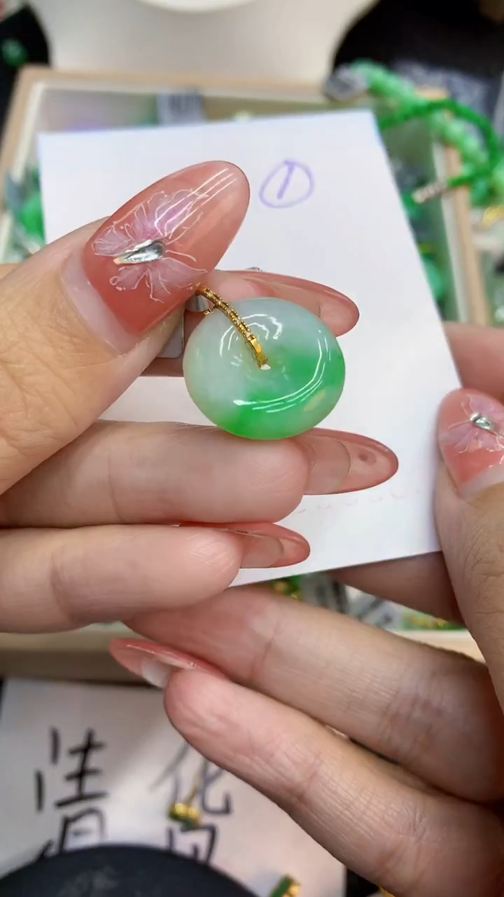 颈饰18K金镶嵌翡翠1