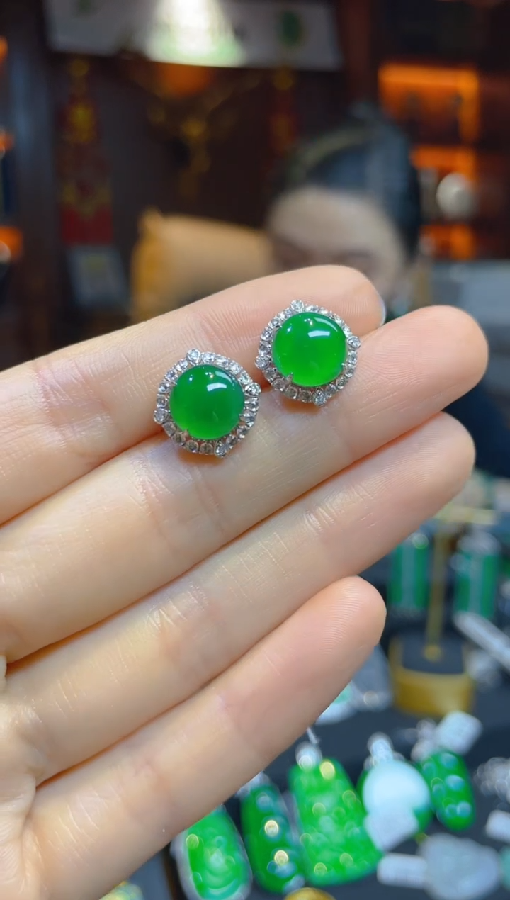 【闪购商品】翡翠耳饰18K金镶嵌111180天然A货翡翠蛋面耳钉