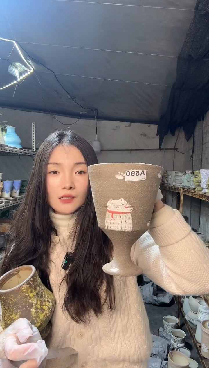 以实际为准编号590  景德镇手工手绘花盆口 16 高21.5