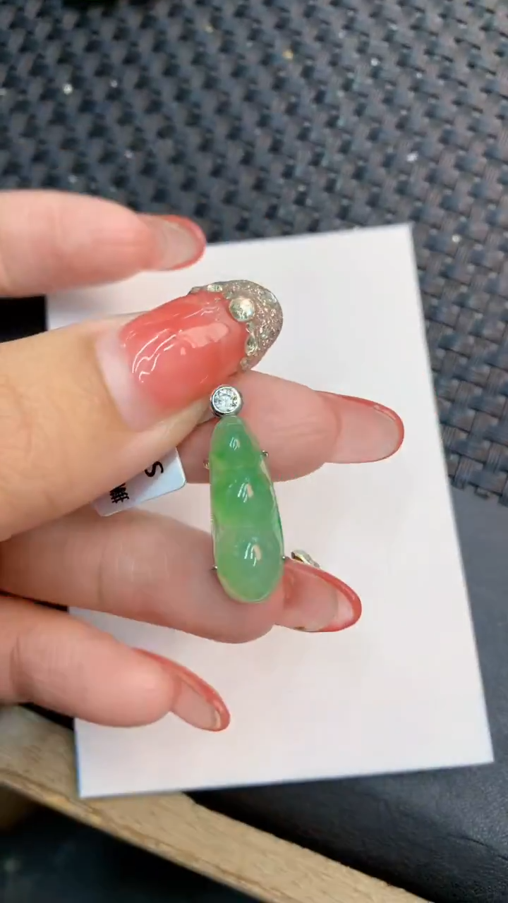 颈饰未镶嵌翡翠1