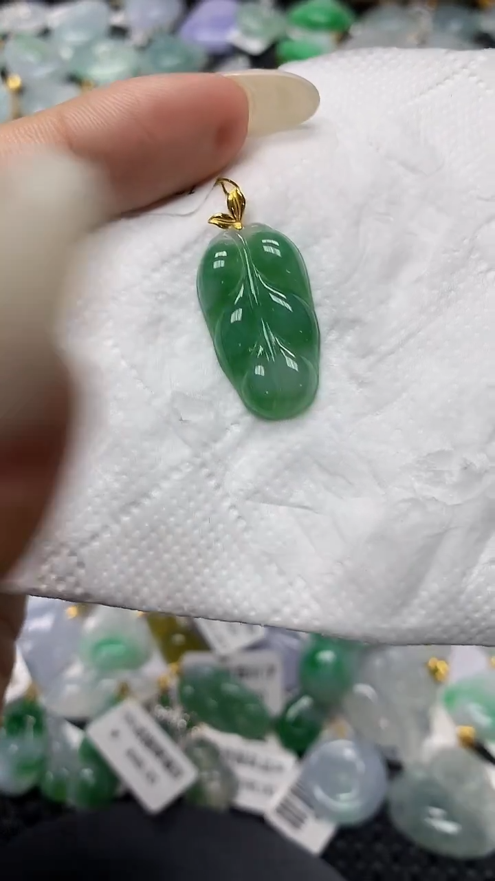 颈饰18K金镶嵌翡翠11111111111