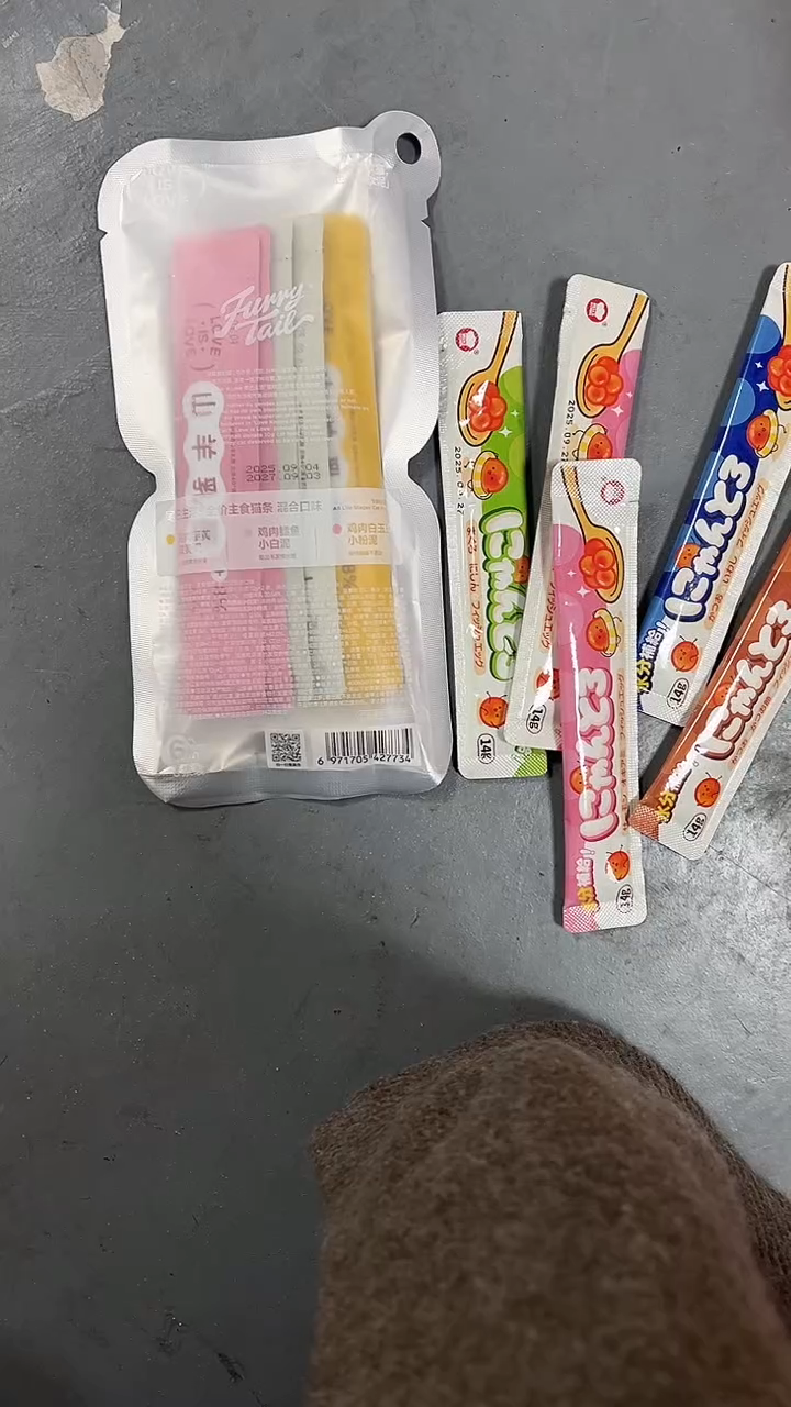 29.9靖靖 尾巴猫条*1+地狱猫条*15