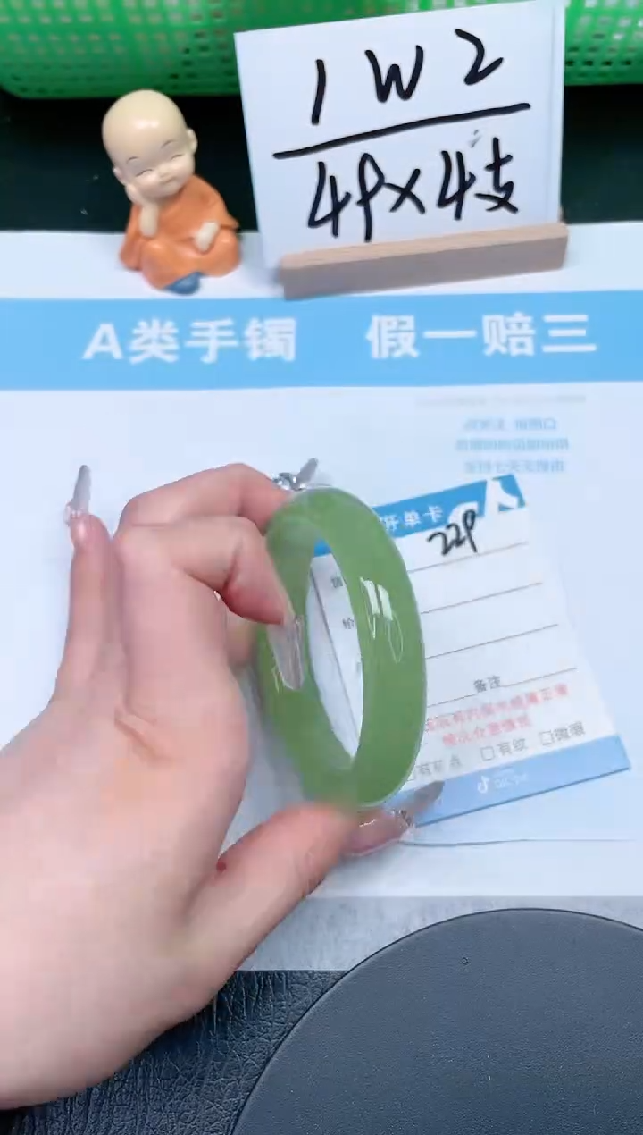 【闪购商品】石英质玉手镯未镶嵌229-56.2