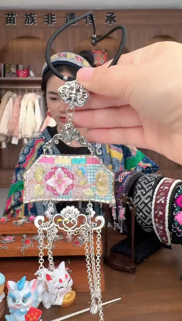 【闪购商品】织绣扶光苗绣传承81