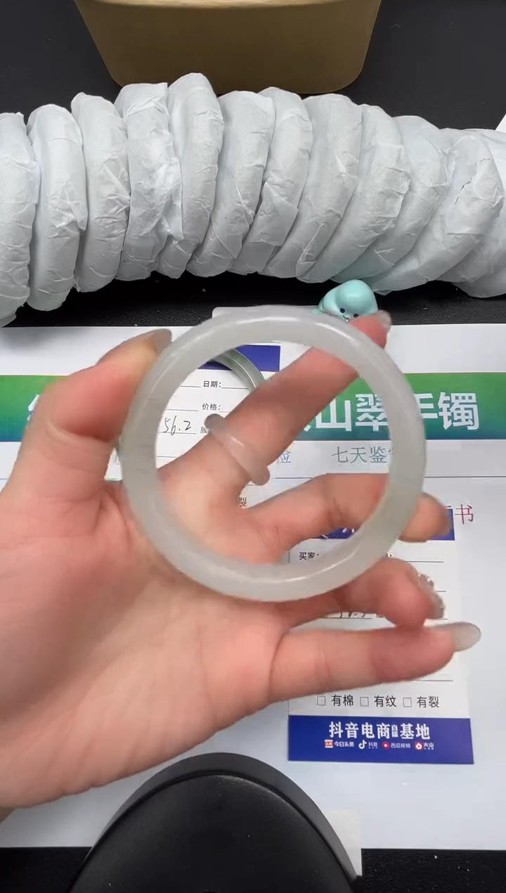 【闪购商品】石英质玉手镯合金9-58.5