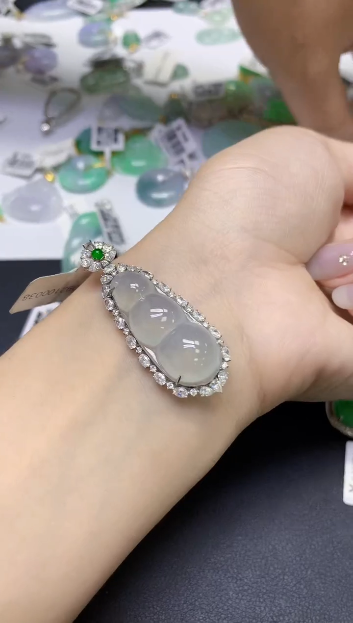 颈饰18K金镶嵌翡翠天然缅甸翡翠A货百元以上9元证书费自理