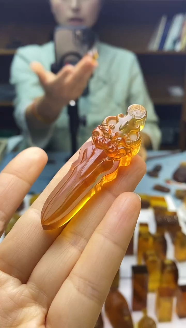 琥珀颈饰未镶嵌SN81-47（宝剑）