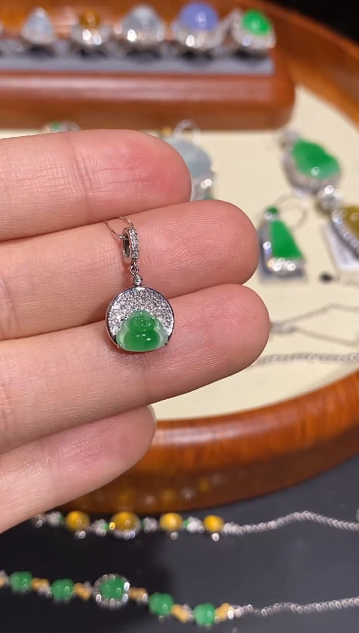 【闪购商品】翡翠颈饰18K金镶嵌吊坠