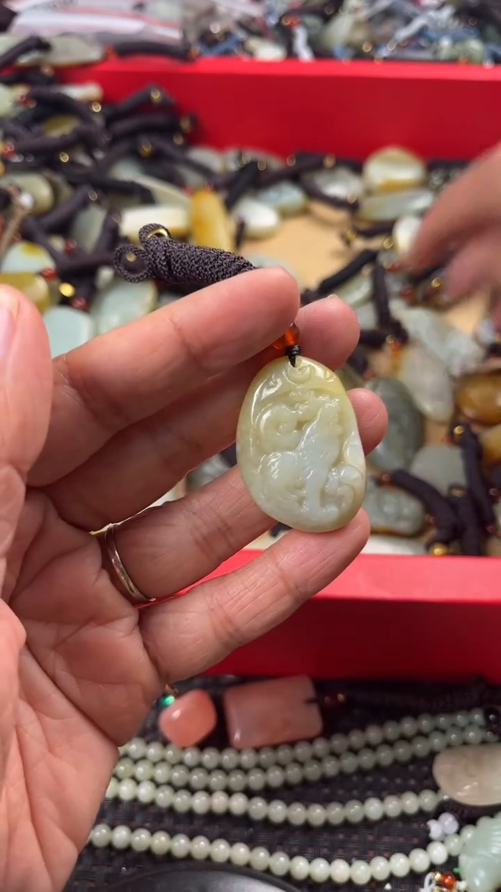 【闪购商品】和田玉颈饰未镶嵌多样性发货没有证书拍一发一有瑕