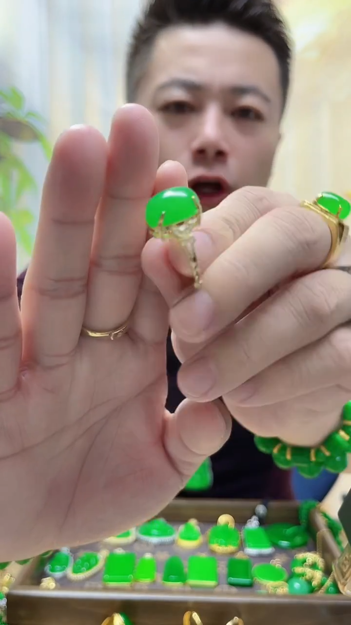 14K金镶嵌戒指翡翠翡翠戒指