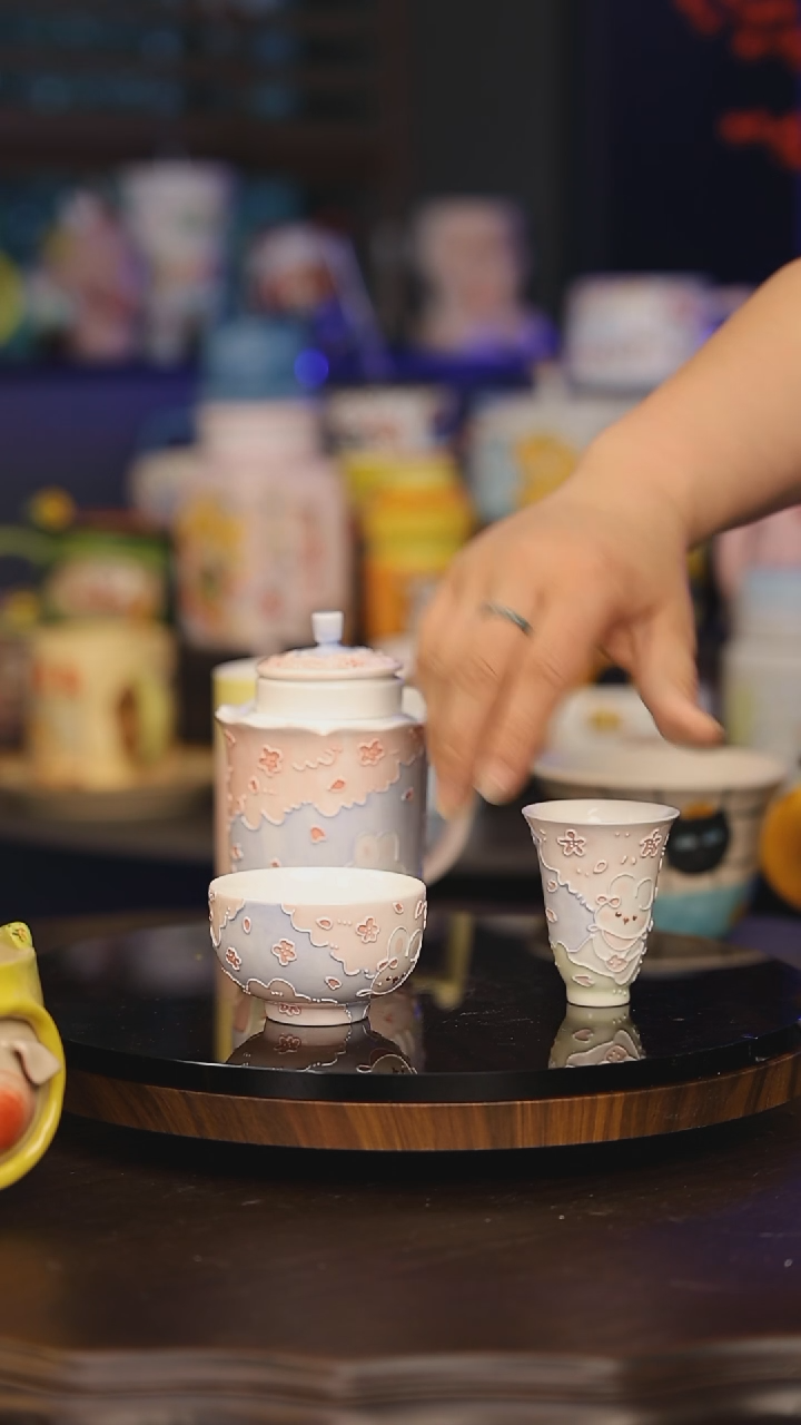 【闪购商品】摆件景德镇釉下彩绘设计师款式陶瓷