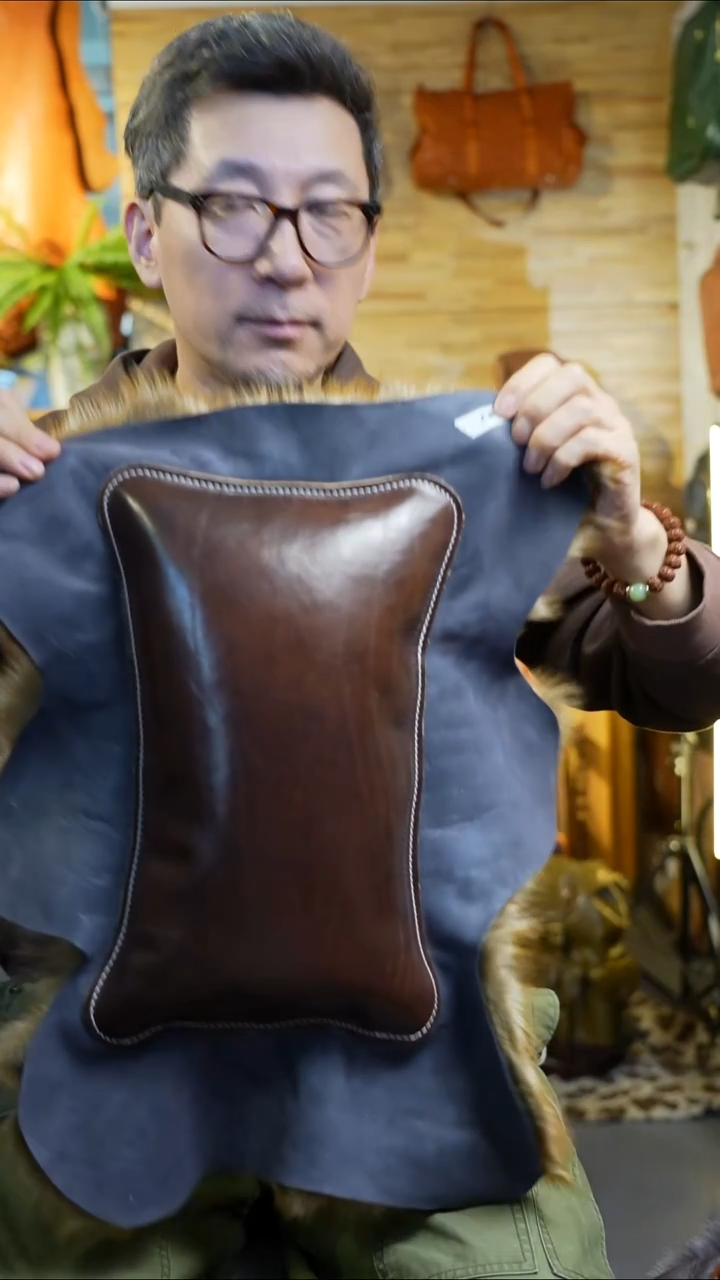 真皮配羊毛靠垫5号