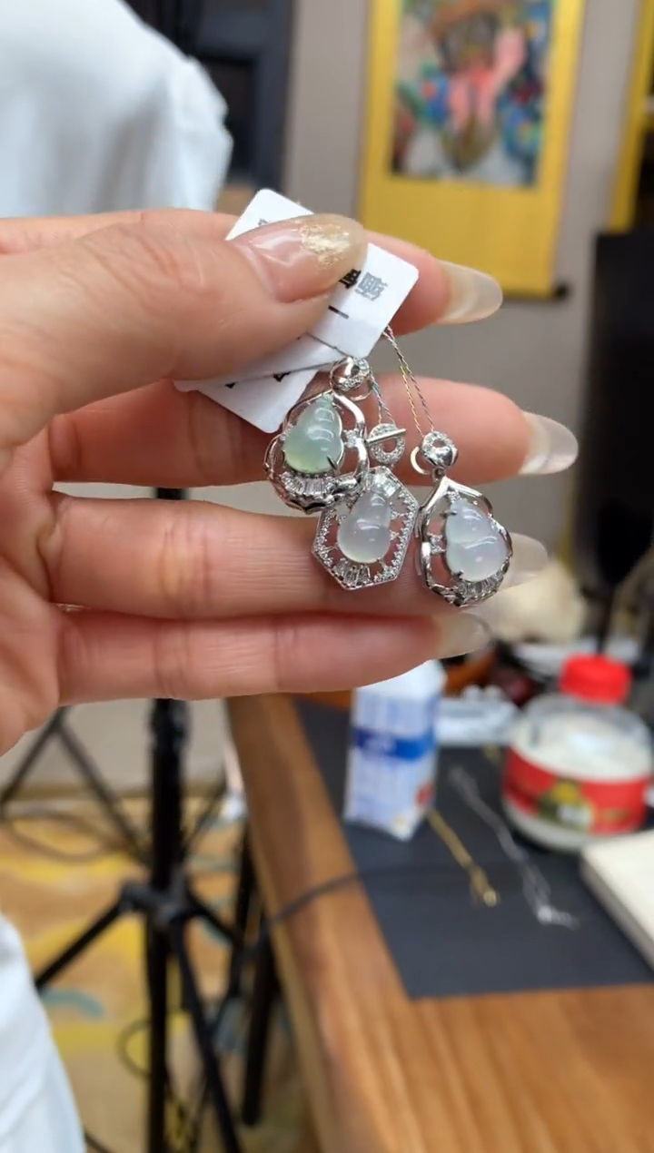 【闪购商品】翡翠颈饰银S925镶嵌葫芦 多样性发（1件）