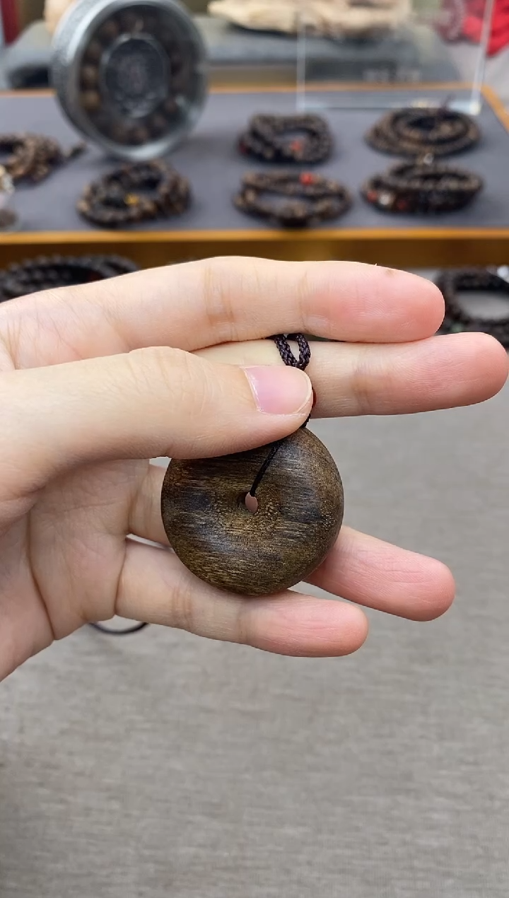 【闪购商品】沉香木吊坠芽庄黄棋楠沉水扣子