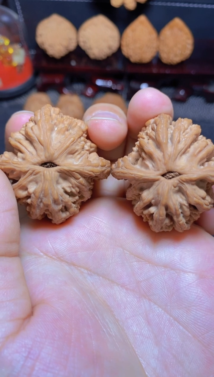 把件文玩核桃冰**极虎头