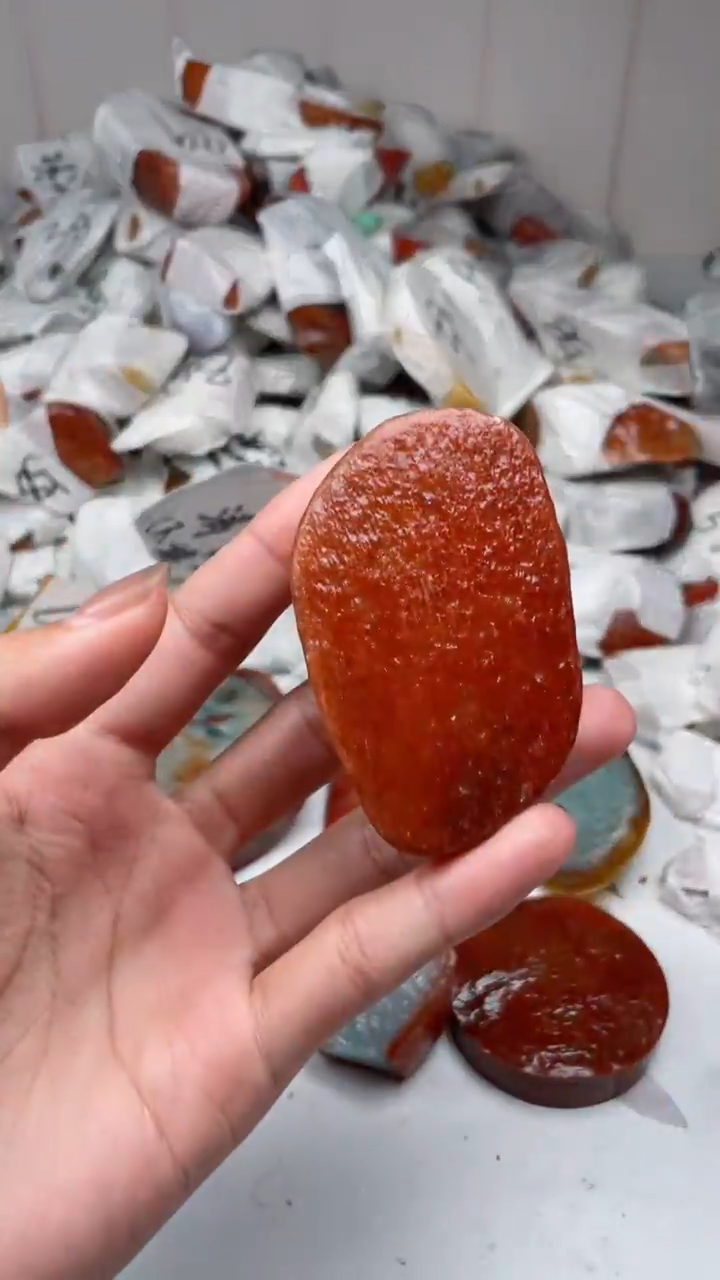 翡翠未镶嵌颈饰玉*人翡翠