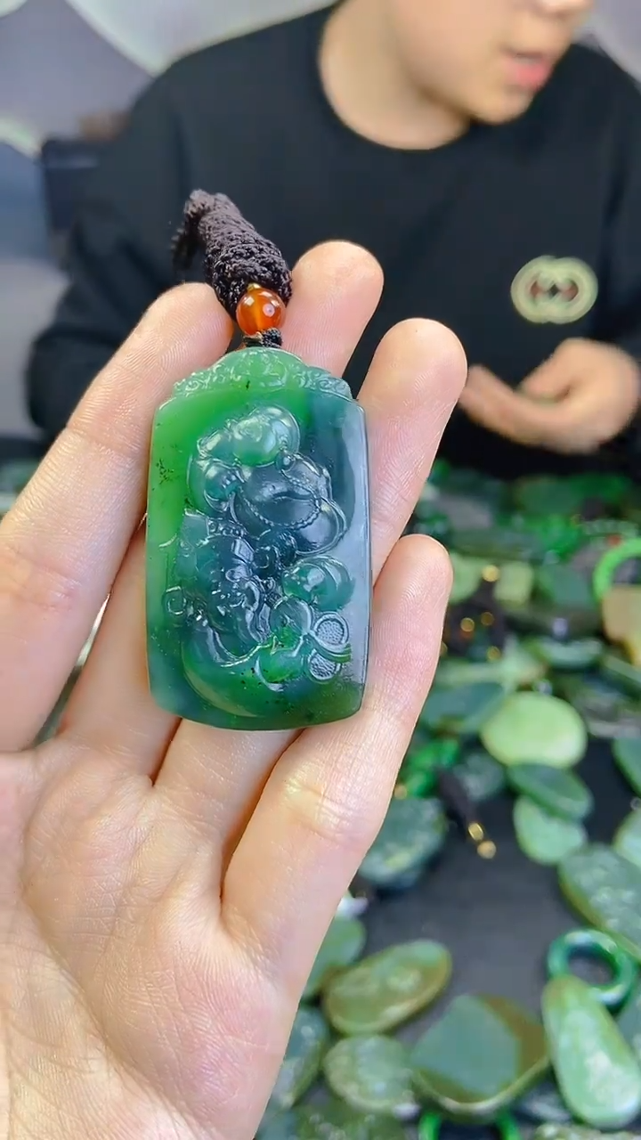 颈饰未镶嵌和田玉1