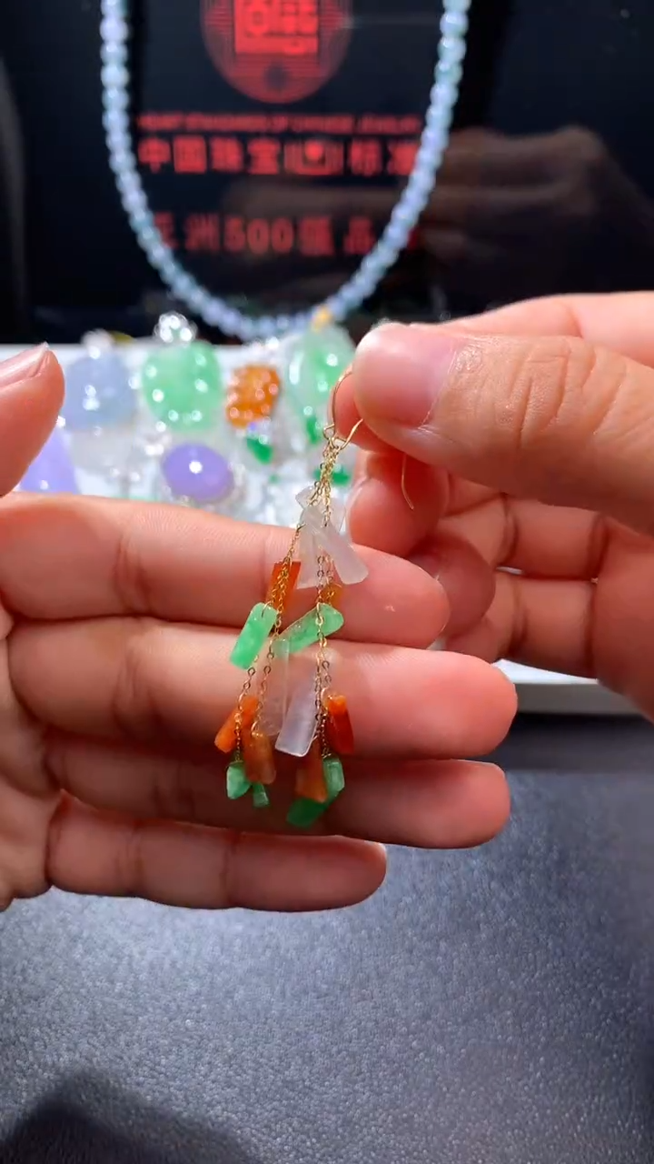 颈饰未镶嵌翡翠  