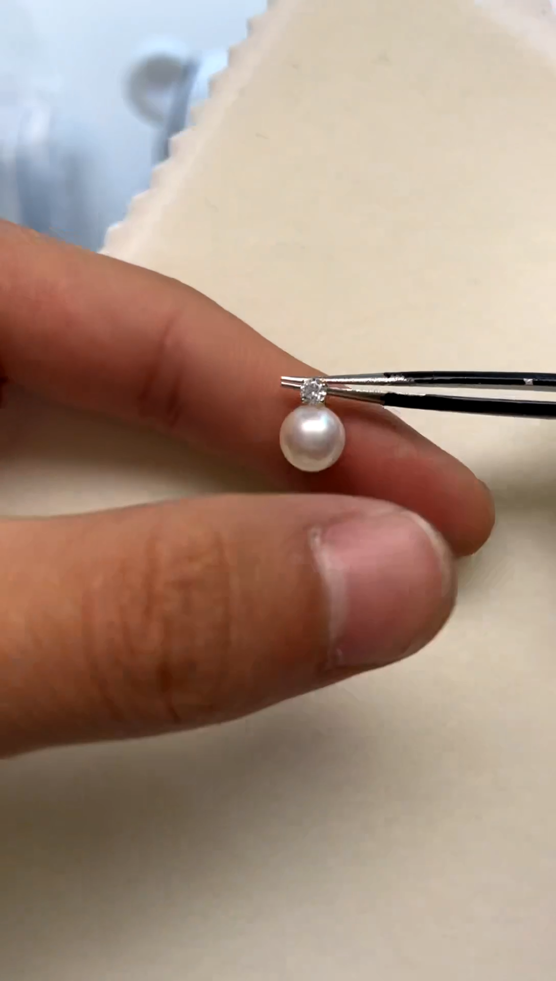 颈饰18K金镶嵌海水珍珠 