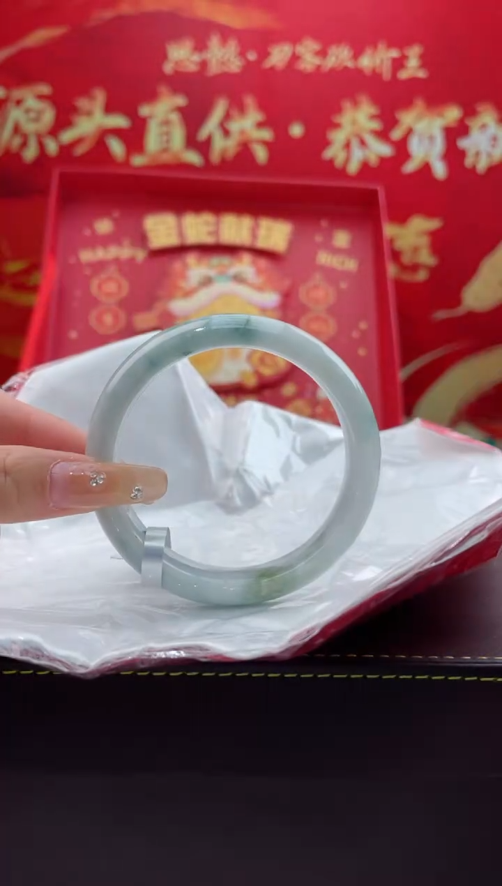 【闪购商品】翡翠手镯未镶嵌5翡翠手镯（微瑕）