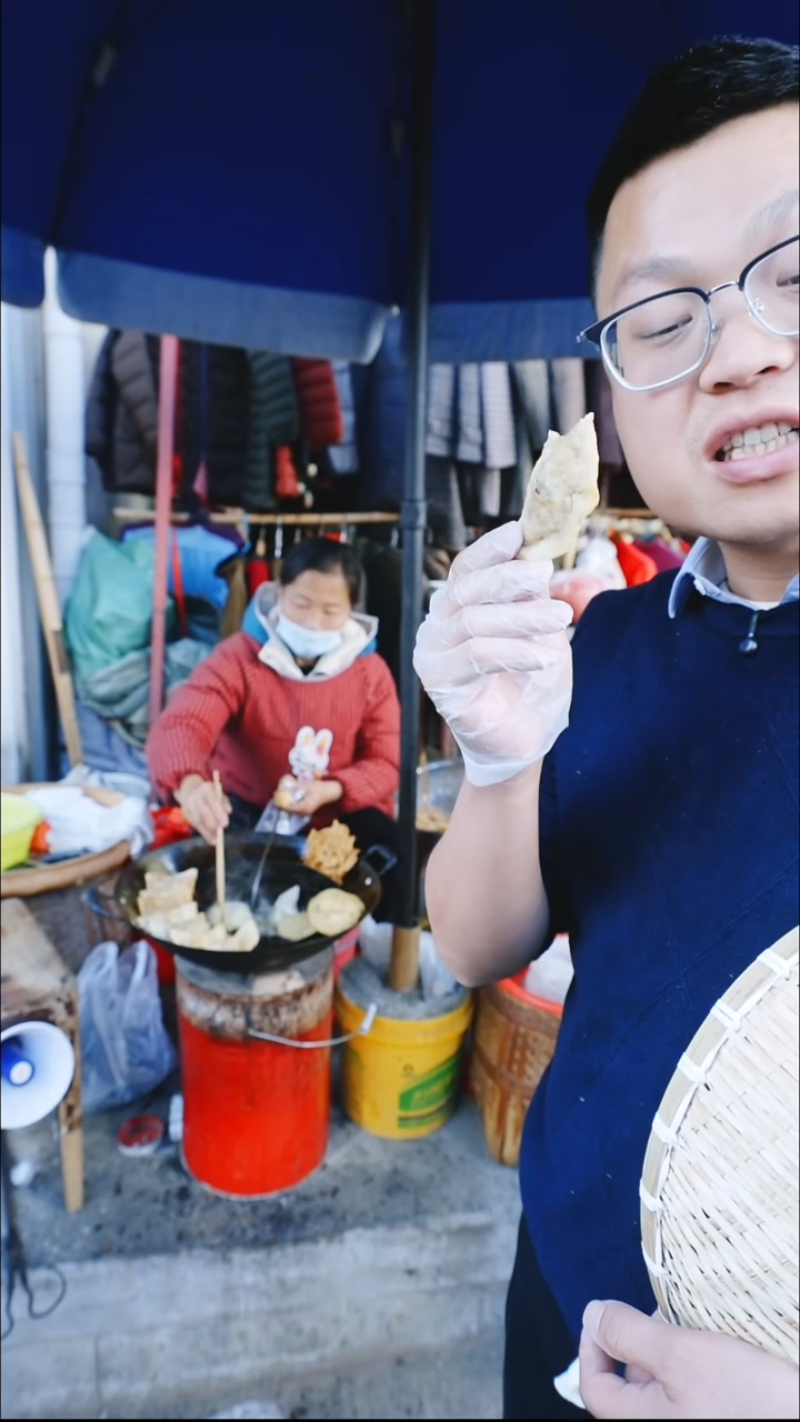 中国大陆代卖农家油炸饺子6个