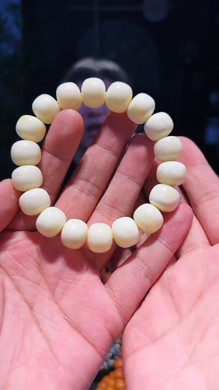 【闪购商品】蜜蜡手串未镶嵌14左右