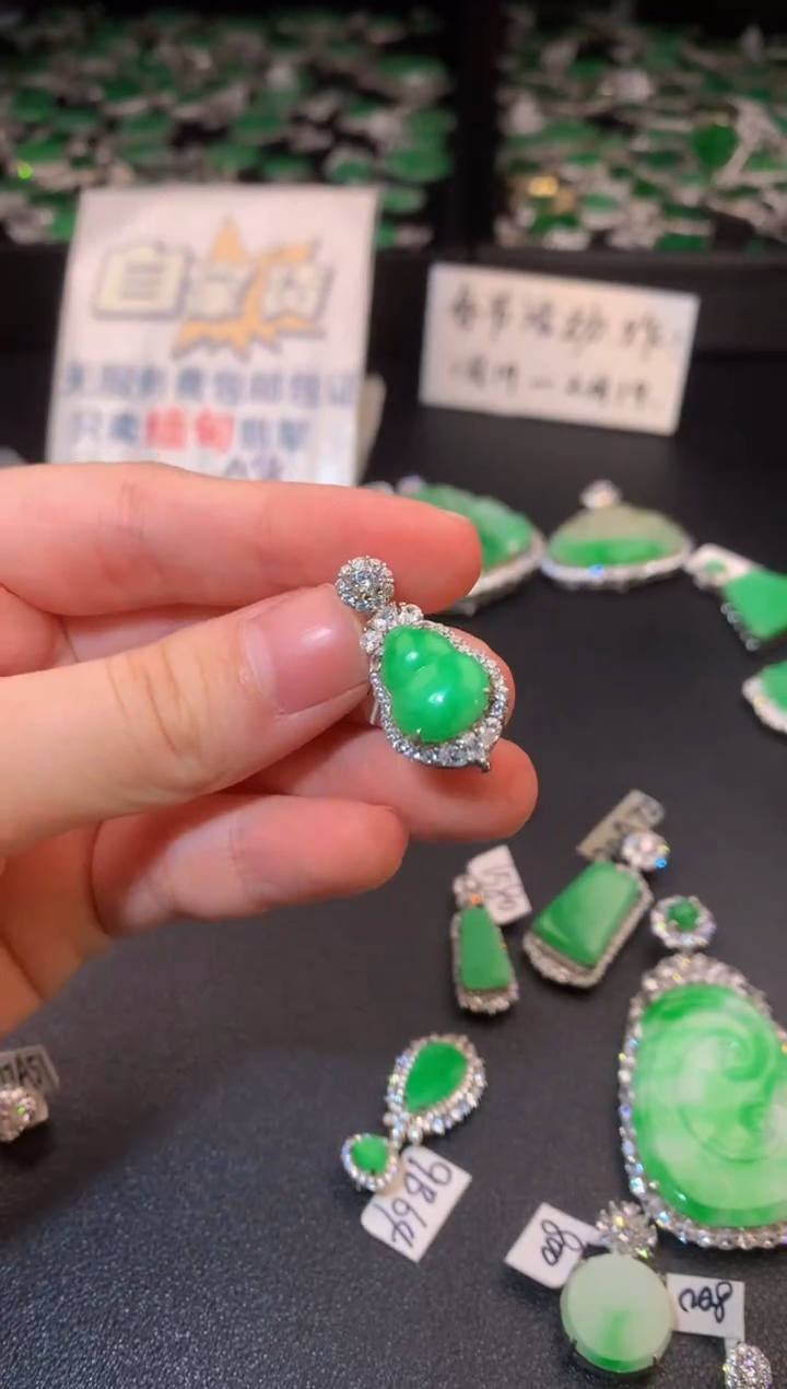 【闪购商品】翡翠颈饰银S925镶嵌翡翠