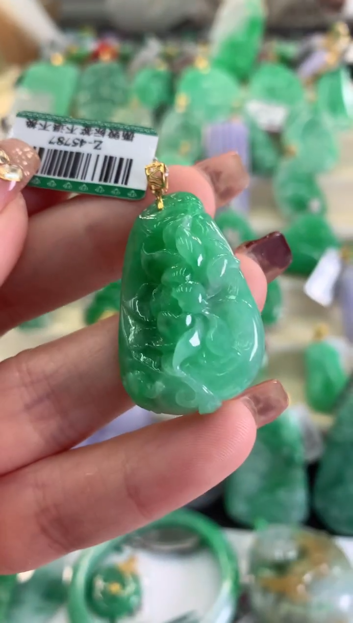 【闪购商品】翡翠吊坠(不含链)18K金镶嵌挂件