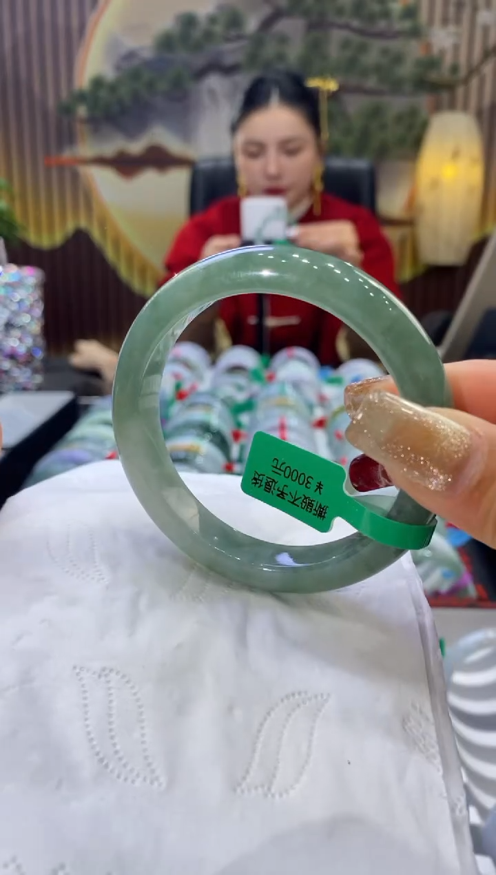 【闪购商品】翡翠手镯未镶嵌多人08027