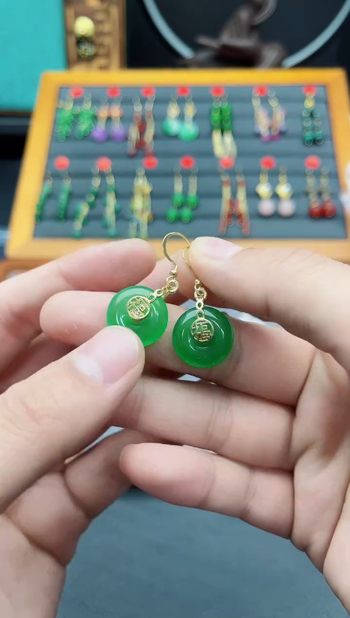 【闪购商品】玛瑙/玉髓耳钉银S925镶嵌绿色平安扣