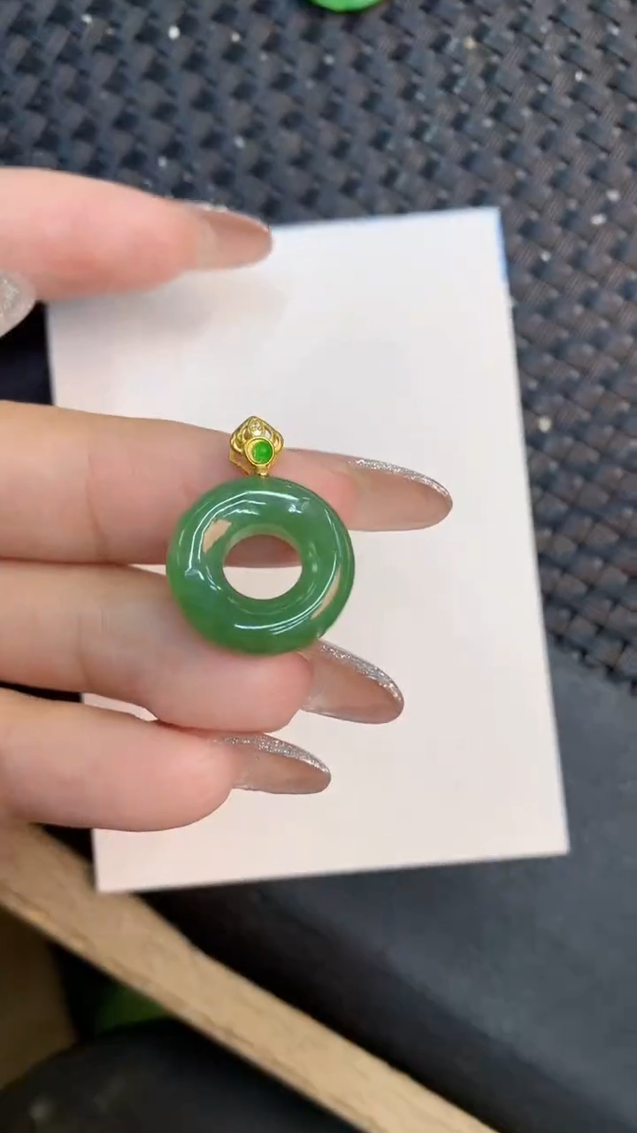 颈饰未镶嵌翡翠1