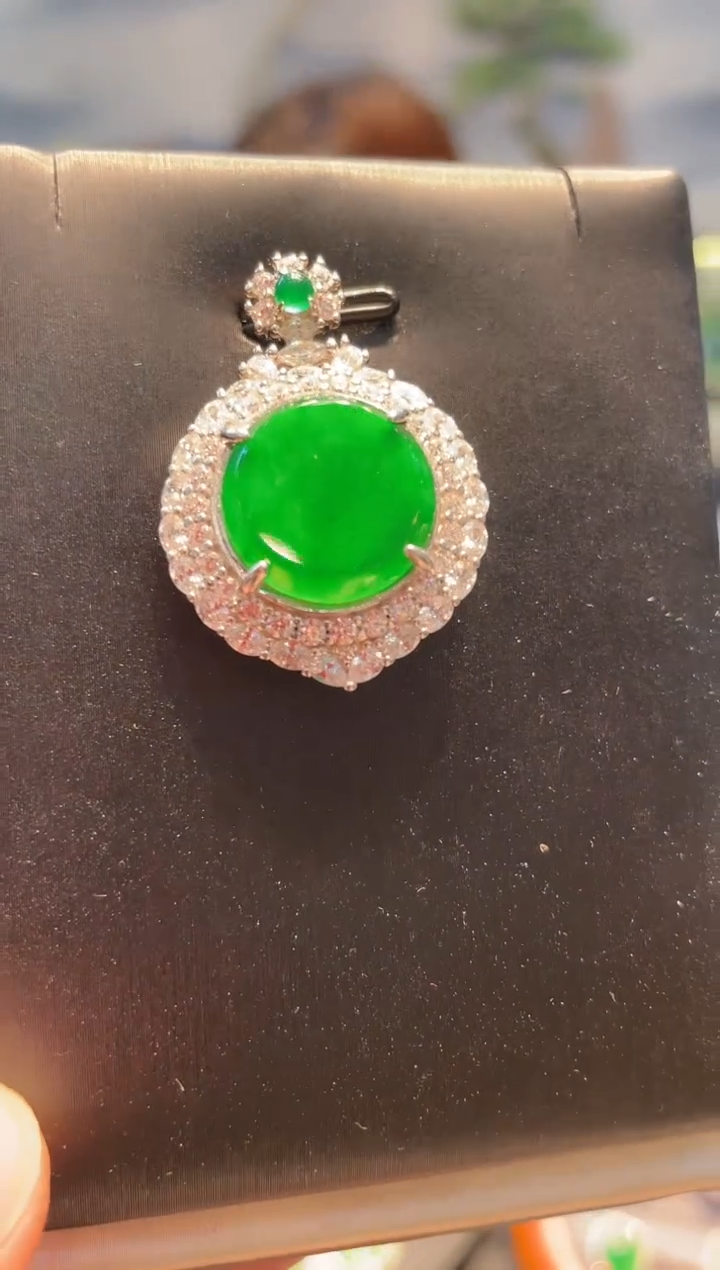 【闪购商品】翡翠吊坠(不含链)银S925镶嵌A10天然A货翡翠