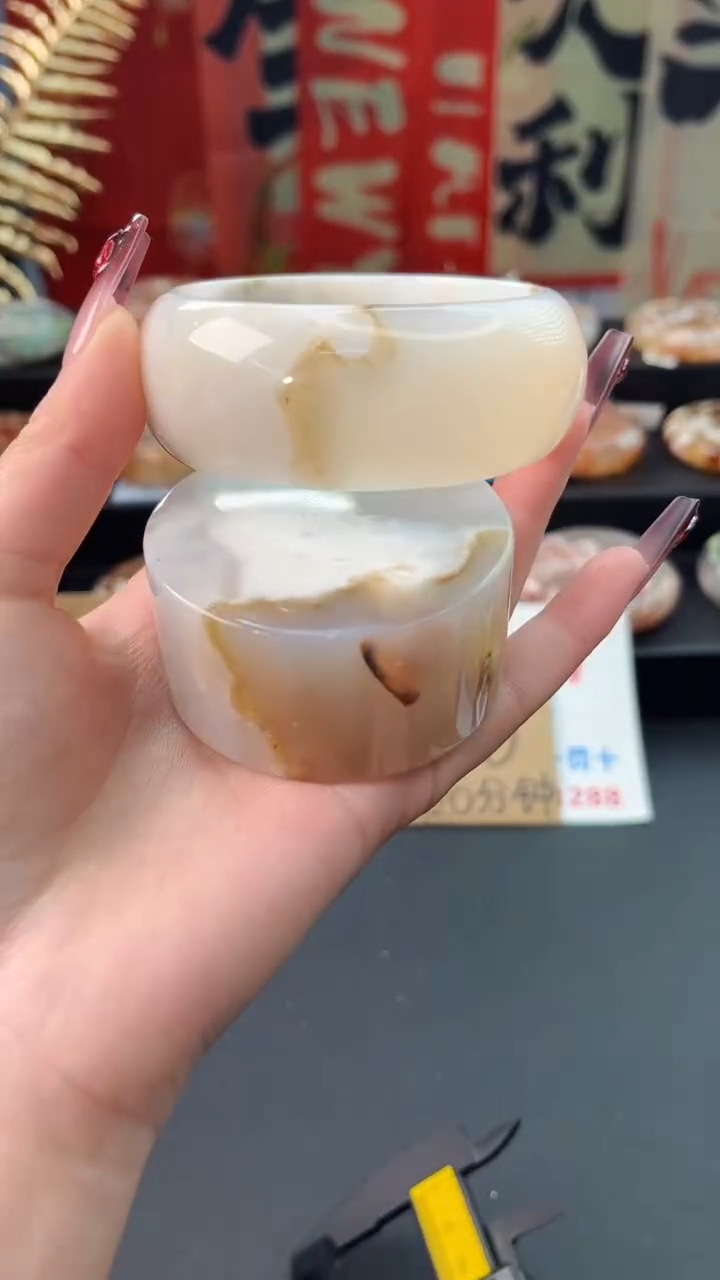 【闪购商品】石英质玉手镯未镶嵌赠送镯心（60圈口）无证书