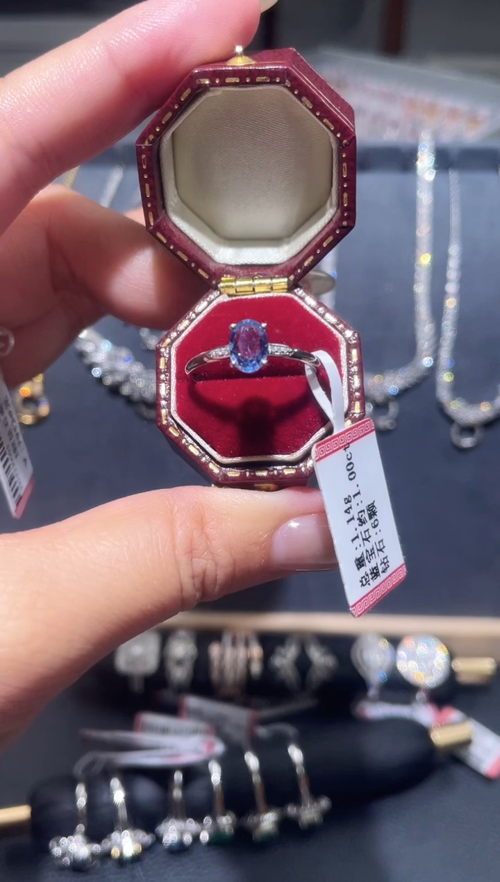 【闪购商品】蓝宝石戒指18K金镶嵌蓝宝石戒指