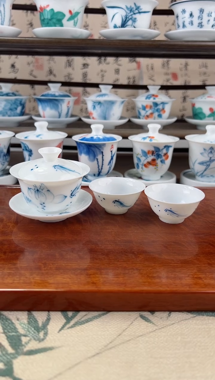 微瑕荷花鱼聚80ml三才盖碗+小玉兰杯2个