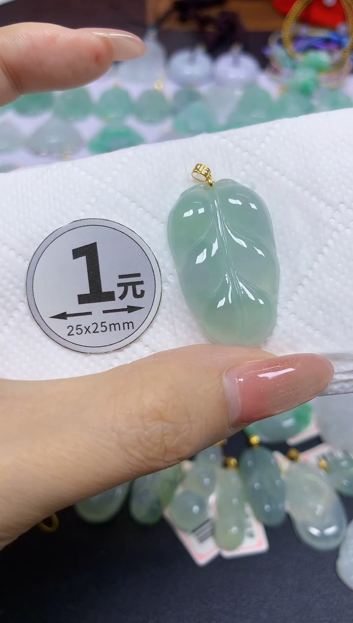 颈饰18K金镶嵌翡翠天然翡翠A货