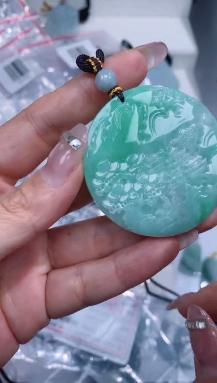 颈饰未镶嵌翡翠吊坠