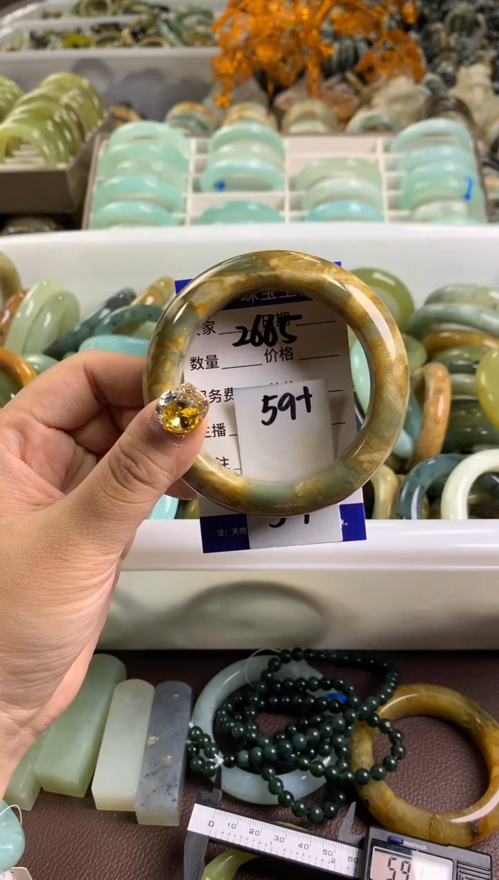 【闪购商品】蛇纹石玉手镯未镶嵌2665