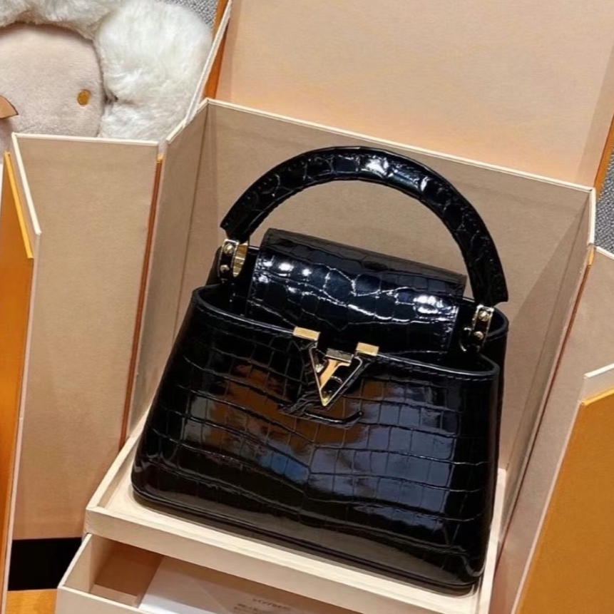 99新 LouisVuitton/路易威登 小花6珊 Cap mini 黑色 鳄鱼皮芯片