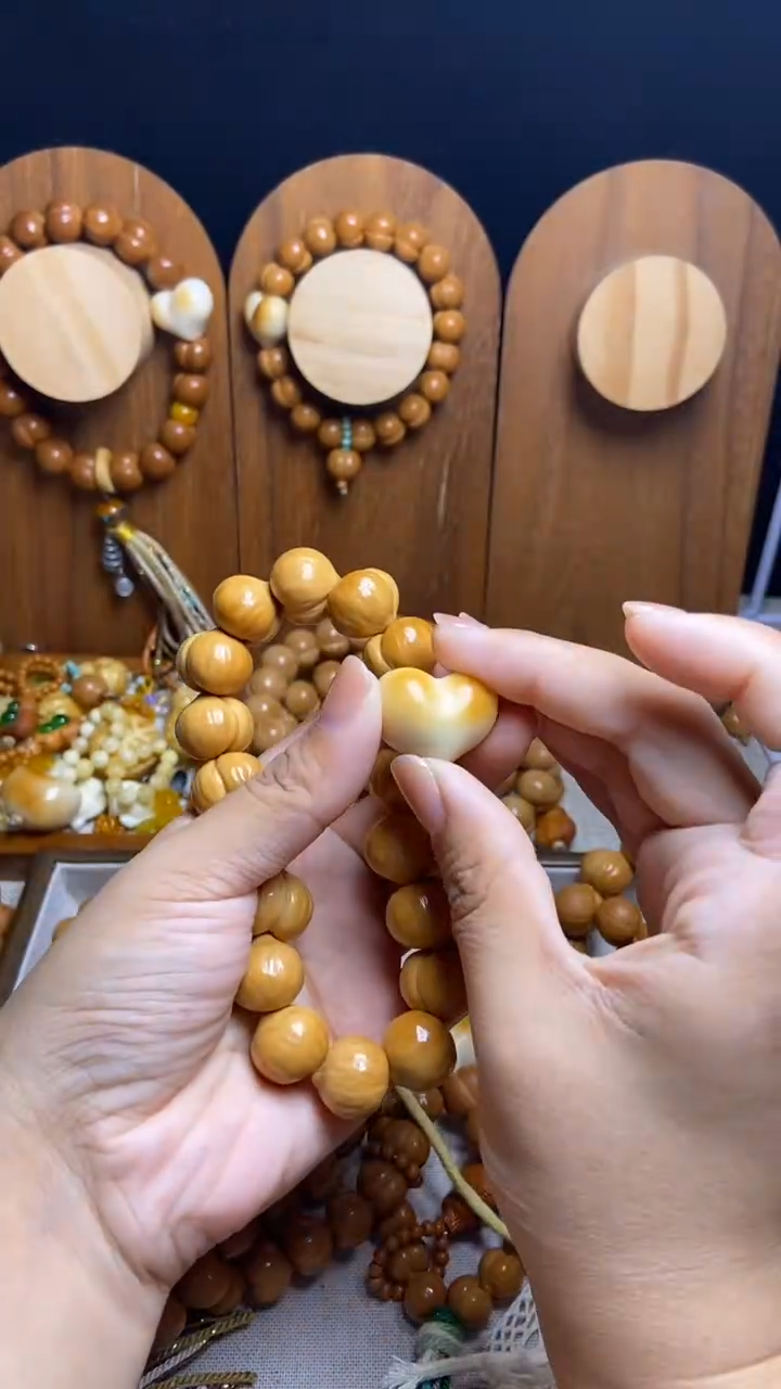 手串猴头核桃?**?全品聚宝盆猫爪爱心（晶）爱心绿跑环隔片手串
