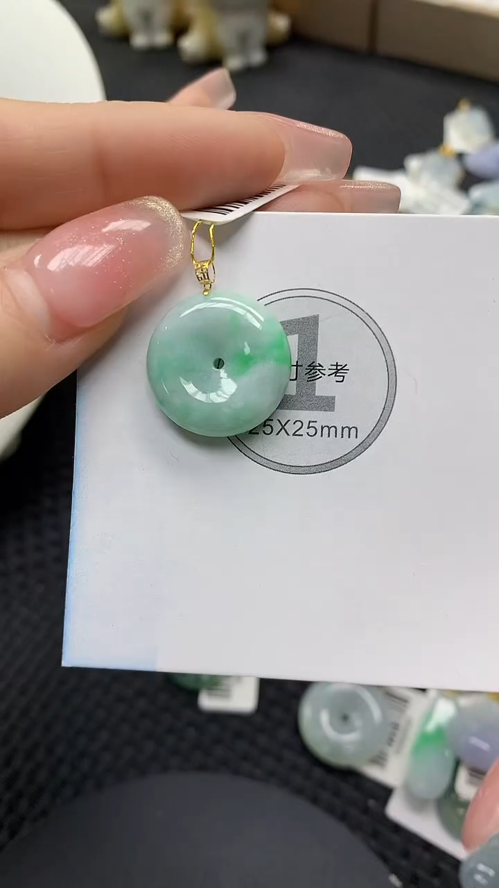 颈饰18K金镶嵌翡翠a货百元以下同包裹多件发出的只收取一单运费